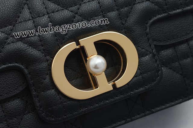 Dior专柜2024新款迪奥高仿原单小牛皮Cannage藤格纹珍珠包斜挎包 djfk1664
